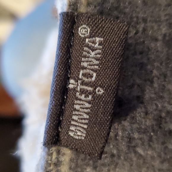 MINNETONKA SHOES Size 5 - Picture 7 of 7